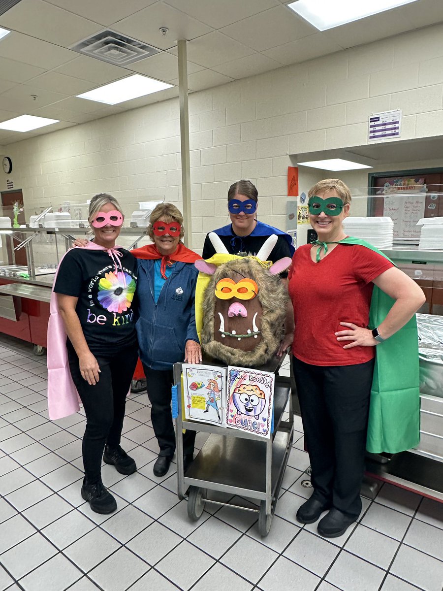 Celebrating these awesome ladies at Covington today! #SchoolLunchHeroDay <a href="/sacsk12tweets/">SACS</a> <a href="/CEScoyotes/">Covington Elementary</a>