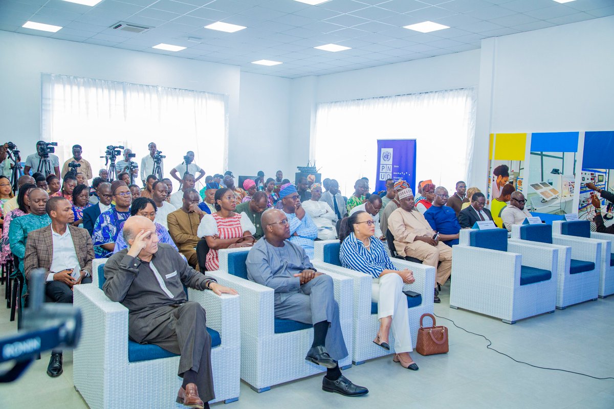 Le Pôle Universitaire d'Innovation #UniPod a été lancé ce jour au #Bénin. C'était en présence de la Ministre de l'Enseignement Supérieur, du Ministre des PME, du Recteur de @uacbenin & RR du @PNUDBenin.

Un cadre dédié à la jeunesse pour concrétiser ses idées les plus innovantes.