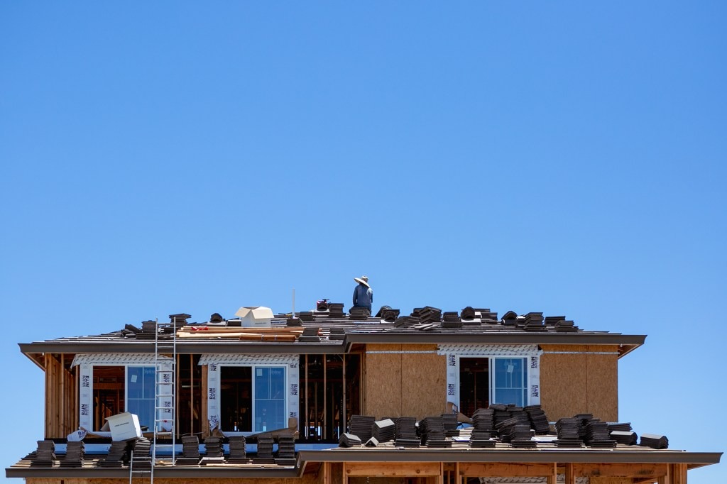 With rents high, home prices higher and an increasing number of state residents just struggling to get by or pining for Reno, what should California do to address its housing crisis? cal.news/44piYpI ✍️ @lynnlaaa 📸 Rahul Lal