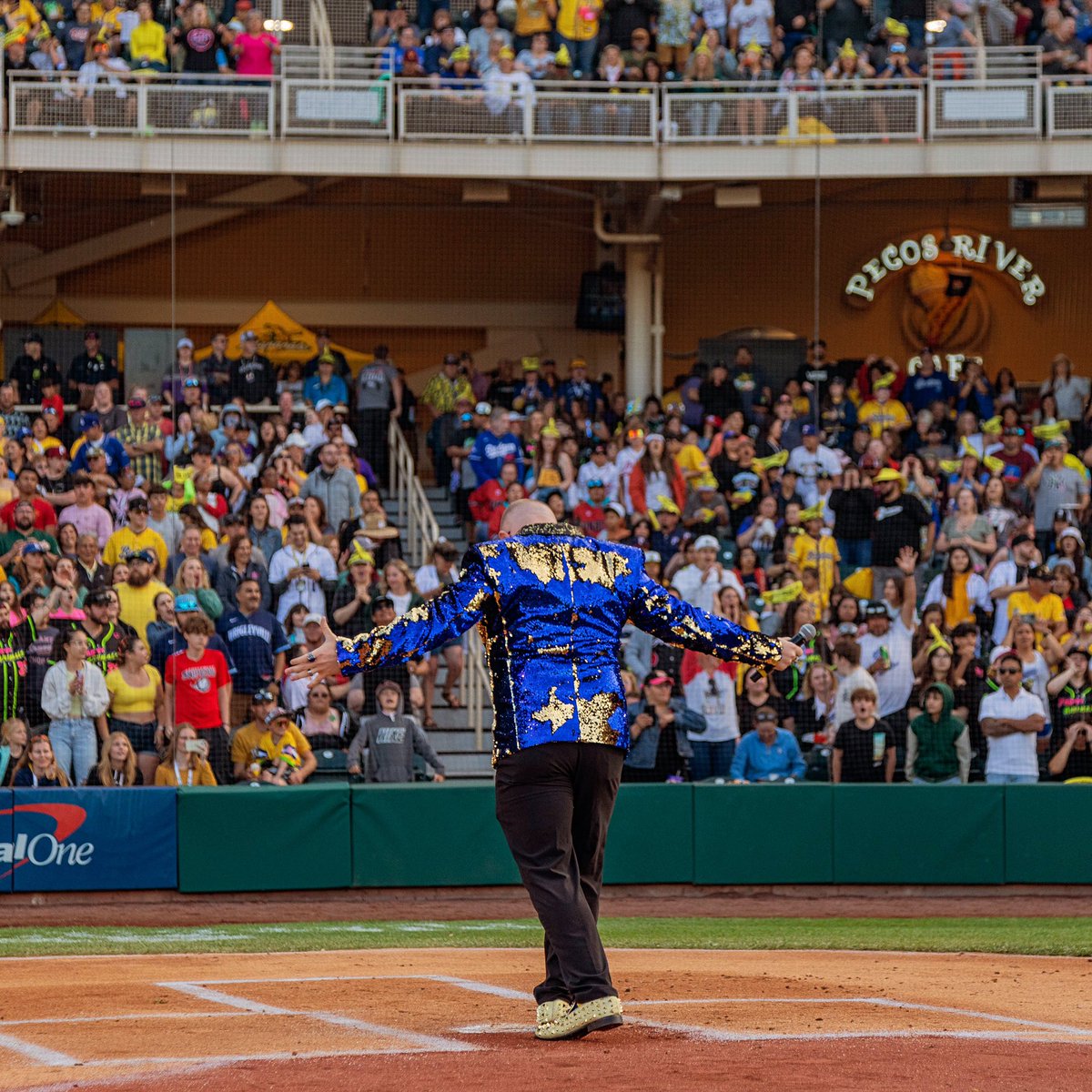 California dreamin’ 🤙 @thesavbananas #bestinclass #fresno #california #cali #host #announcer #mc #emcee #savannahbananas