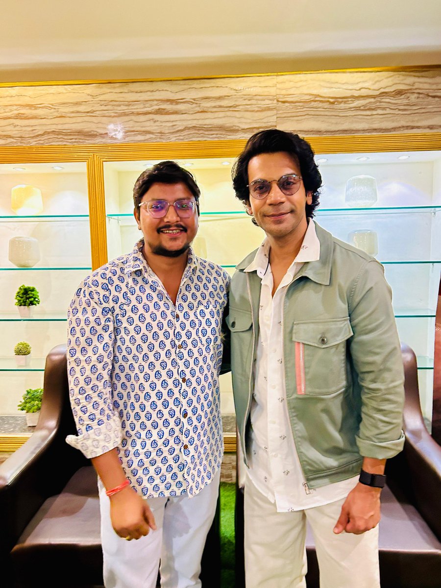With the prince of bollywood 👑 @RajkummarRao 😎
See yaaa super soon! 🙌🏻
#SrikanthBolla #pinkcity  #Jaipur #meetup #viralpost #trendingpost #NewPost #KapilRaj