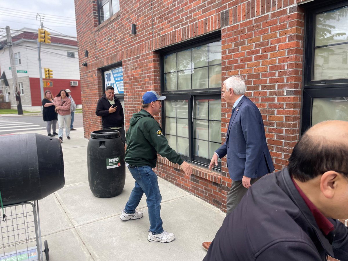 Big thanks to everyone who joined us for the rain barrel giveaway! Another one is coming in July, so keep an eye out for the announcement. Shoutout to the @NYCWater for partnering with my office on these events!