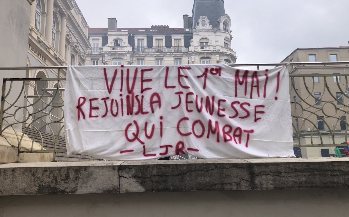 📍 Saint-Etienne

D'autres photographies de la manifestation du 1er Mai à Saint-Etienne ! 🚩

#1erMai2024
#1ermai
1/2