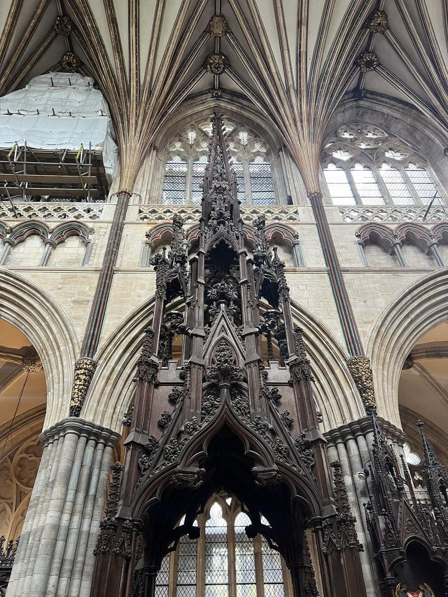 When in our glorious @ExeterCathedral always look heavenwards… Wonderful #ChoralEvensong this evening on this #OrthodoxGoodFriday… The @ECSPrepSchool Girl Choristers in very fine voice… #Exeter #LoveExeter #AlwaysLookUp