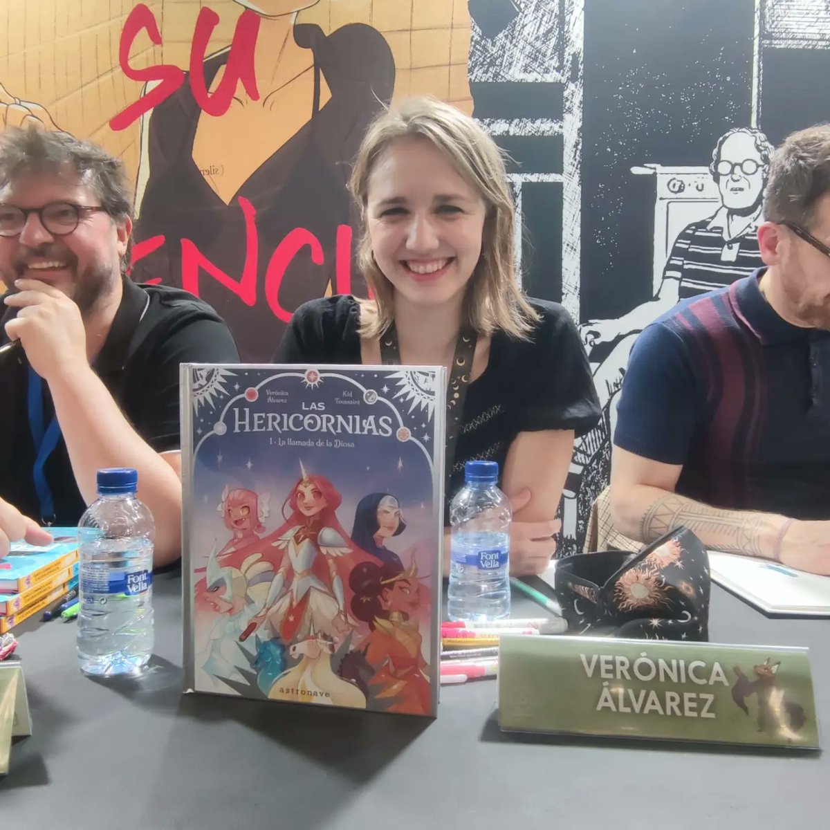 ¡Vaya día más astronómico en el @COMIC_bcn! Un día de sesiones de firmas, premios y cómics... ¡muchos cómics! Y el show sigue mañana 🥰