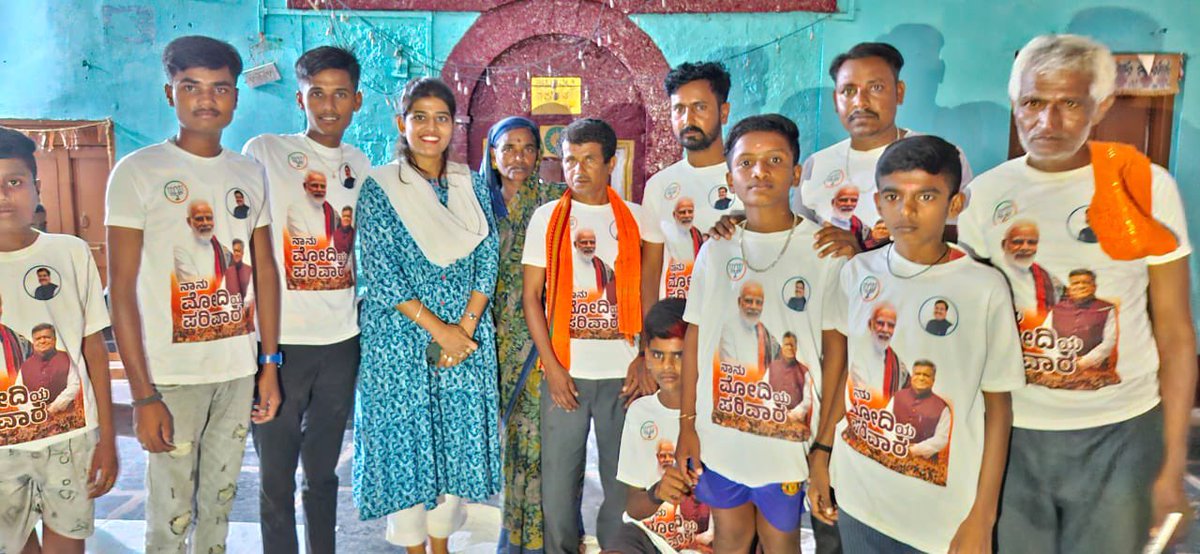 ShradhaAngadi's tweet photo. ಶ್ರೀಮತಿ ಶಾಂತಾ ಮಡ್ಡೇಕರ್, ಶ್ರೀಮತಿ ರತ್ನಾ ಗೋದಿ, ಶ್ರೀ ಸುಭಾಷ್ ತುರಮುರಿ ಉಪಸ್ಥಿತಿಯಲ್ಲಿ ಇದ್ದರು. 

#NarendraModi #JagadishShettar https://t.co/KpACQwOOEj