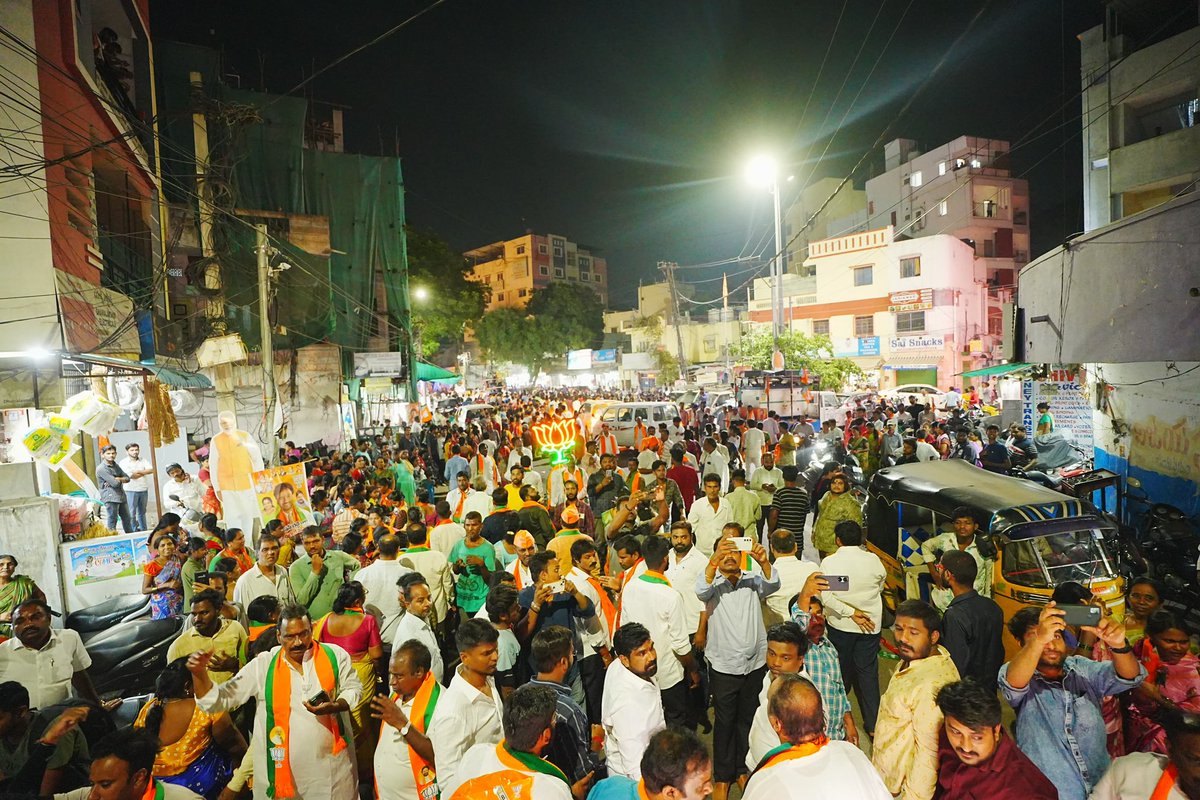 📍 Secunderabad Assembly Segment, #Secunderabad 

The saffron wave is surging, it is evident from the enthusiastic road show in #Secunderabad today. People are solely focused on two things: re-electing PM Modi and ensure development through  #ModiKiGuarantees

#Secunderabad4BJP…