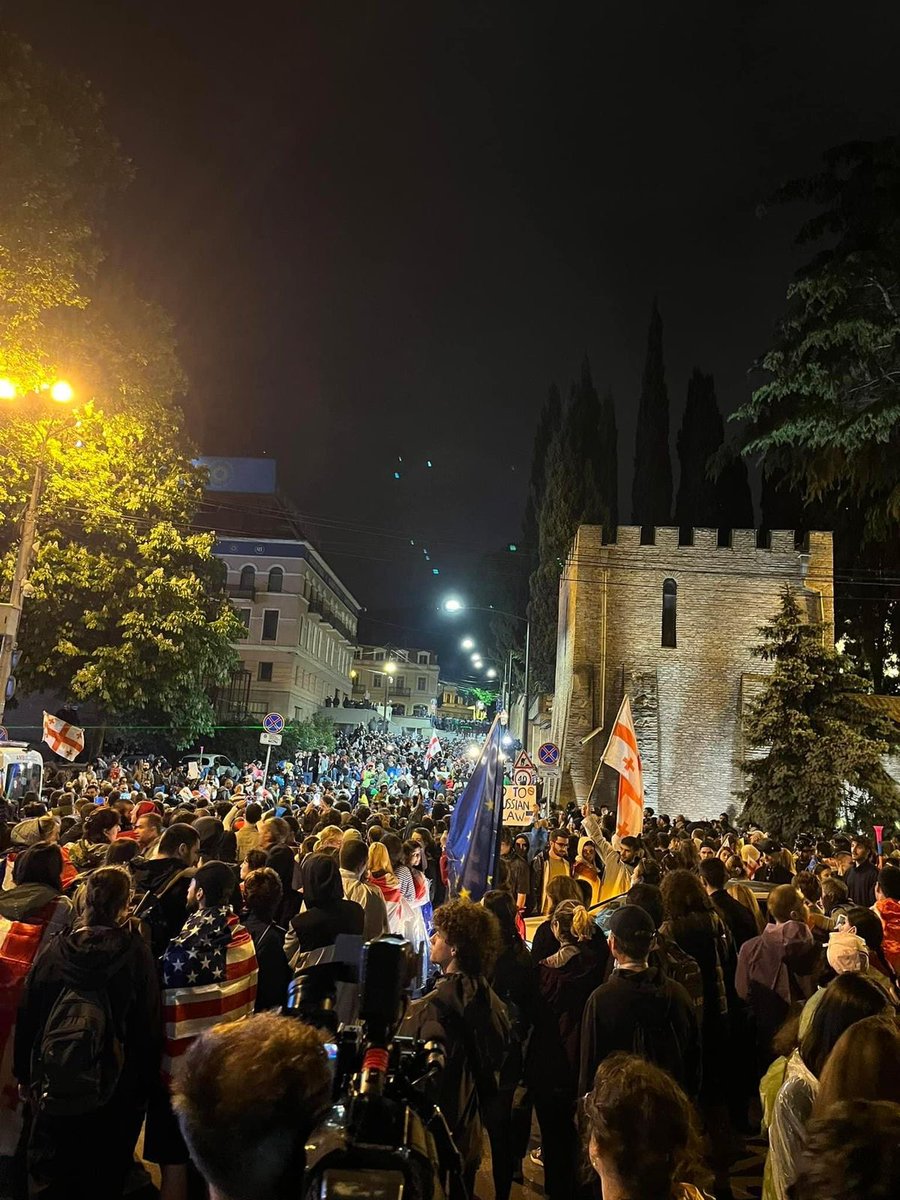 Georgian Dream believed the protests would decrease over the Easter holidays, as many people typically leave the capital for the regions during this time. However, today’s turnout proves otherwise. Tbilisi streets are crowded with peaceful demonstrators who have now reached the…