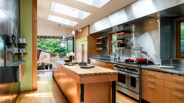 KrystalCrichlow's tweet image. Yes, how cool is this!!?? #dreamkitchen #kitchenoftheweek #homebuyers #flrealtor houzz.com/magazine/kitch…