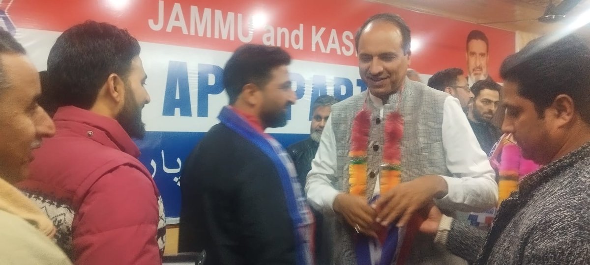 YasirHassan0095's tweet image. Dear Syed Mohammad Altaf Bukhari Sir,I am writing to express my enthusiasm in joining #Jkapniparty. After careful consideration, I am confident that your party's values and objectives closely align with my own beliefs and aspirations for our community and country.