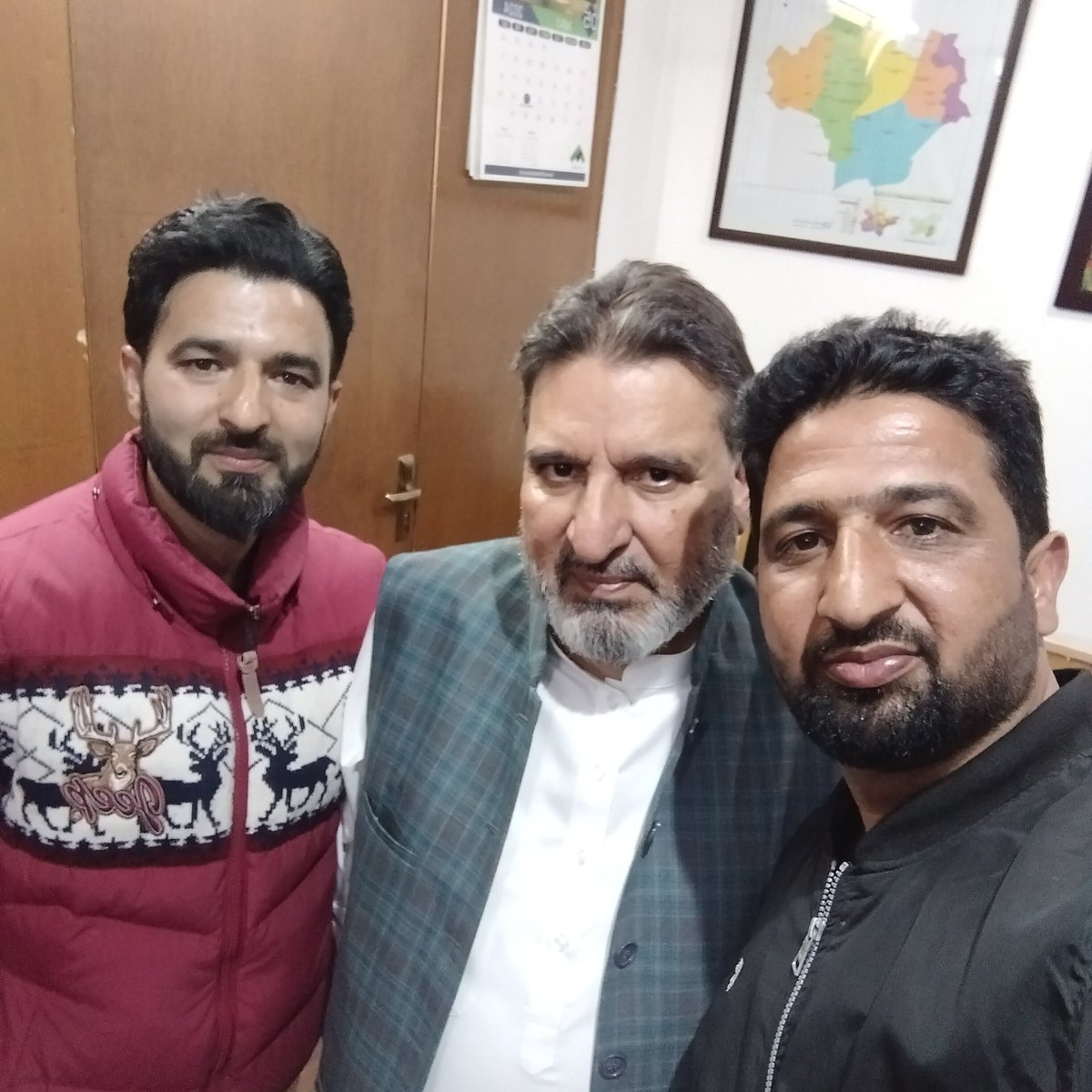 YasirHassan0095's tweet image. Dear Syed Mohammad Altaf Bukhari Sir,I am writing to express my enthusiasm in joining #Jkapniparty. After careful consideration, I am confident that your party's values and objectives closely align with my own beliefs and aspirations for our community and country.