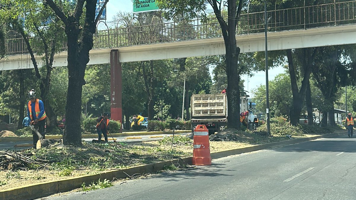 🚨 #Ahora | Se implementa reducción de carril en: 📍 Bulevar 5 de Mayo entre 7 y 23 Oriente. Evita la zona. 🚓