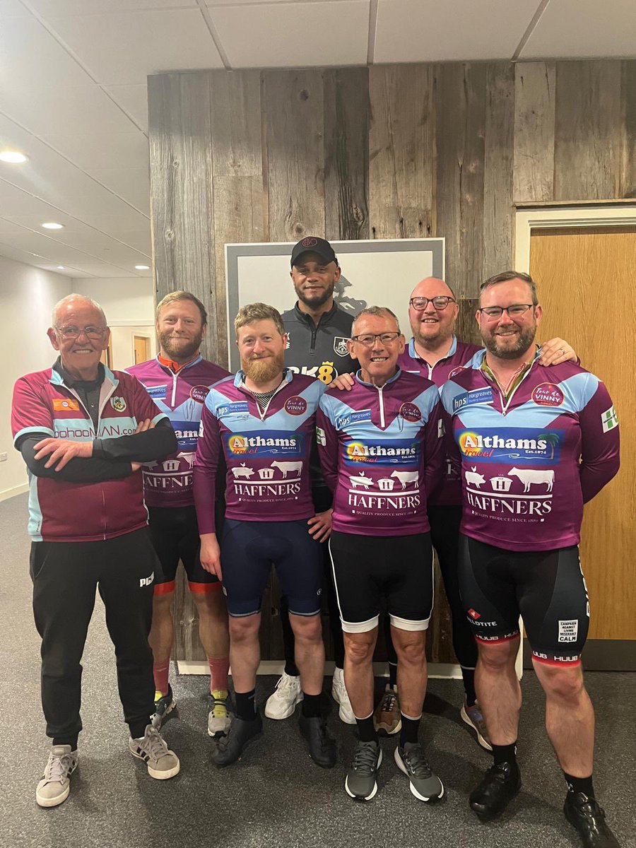 THE GAFFER | And a big thanks to <a href="/VincentKompany/">Vincent Kompany</a> for welcoming us to the training. And to <a href="/PierreKompany/">Pierre Kompany</a> for helping to arrange it!
#twitterclarets