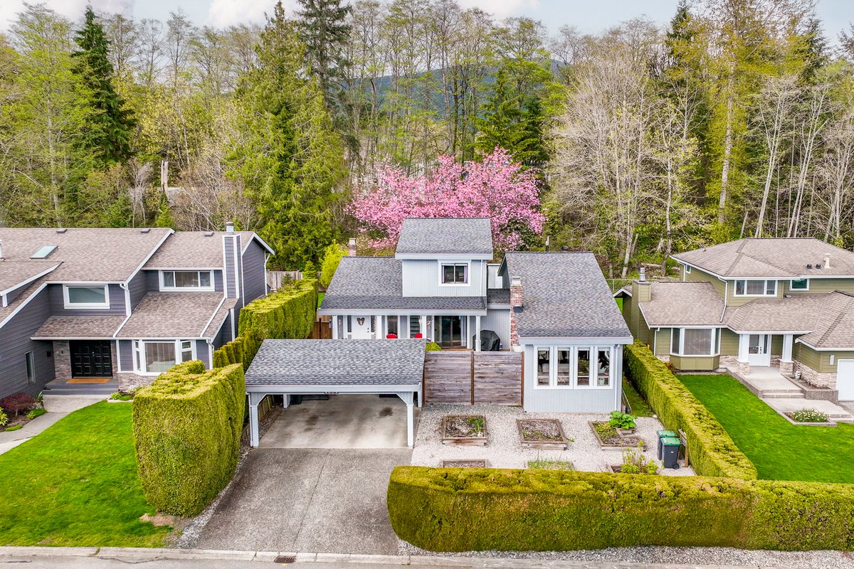 Sold // 4054 Cummins Place - Renovated custom built 4 bdrm home on a quiet, family friendly cul-de-sac backing onto greenspace. Listed at $2,198,000 > nsho.re/4054CumminsPla…

#northvancouver #realestate #dollarton