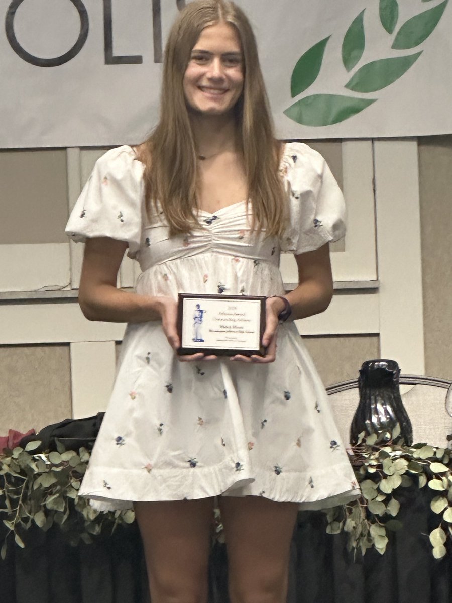 jeffjaguars's tweet photo. Maren Myers today at the Athena banquet! https://t.co/YYTT14b2lh