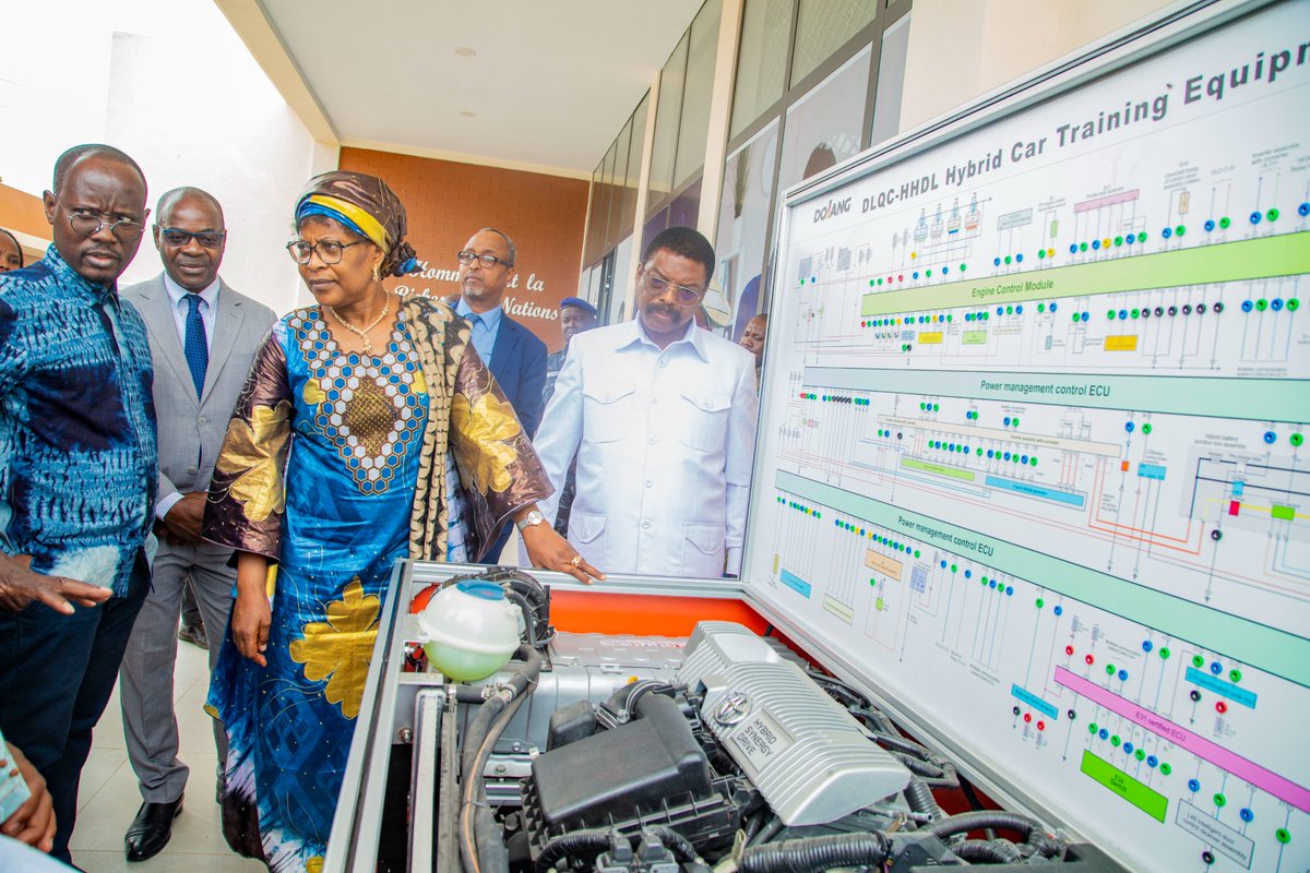 PNUDBenin's tweet photo. Visite guidée de l’#UniPod 🇧🇯, un pôle ultramoderne avec des espaces de travail collaboratifs et des équipements de dernière génération.

✅Un Espace de coworking
✅Un Laboratoire de conception
✅Un Makerspace
✅Un Bureau de Transfert de Technologie

#Timbuktoo #AfricaInnovates https://t.co/TH8wKrIoWY