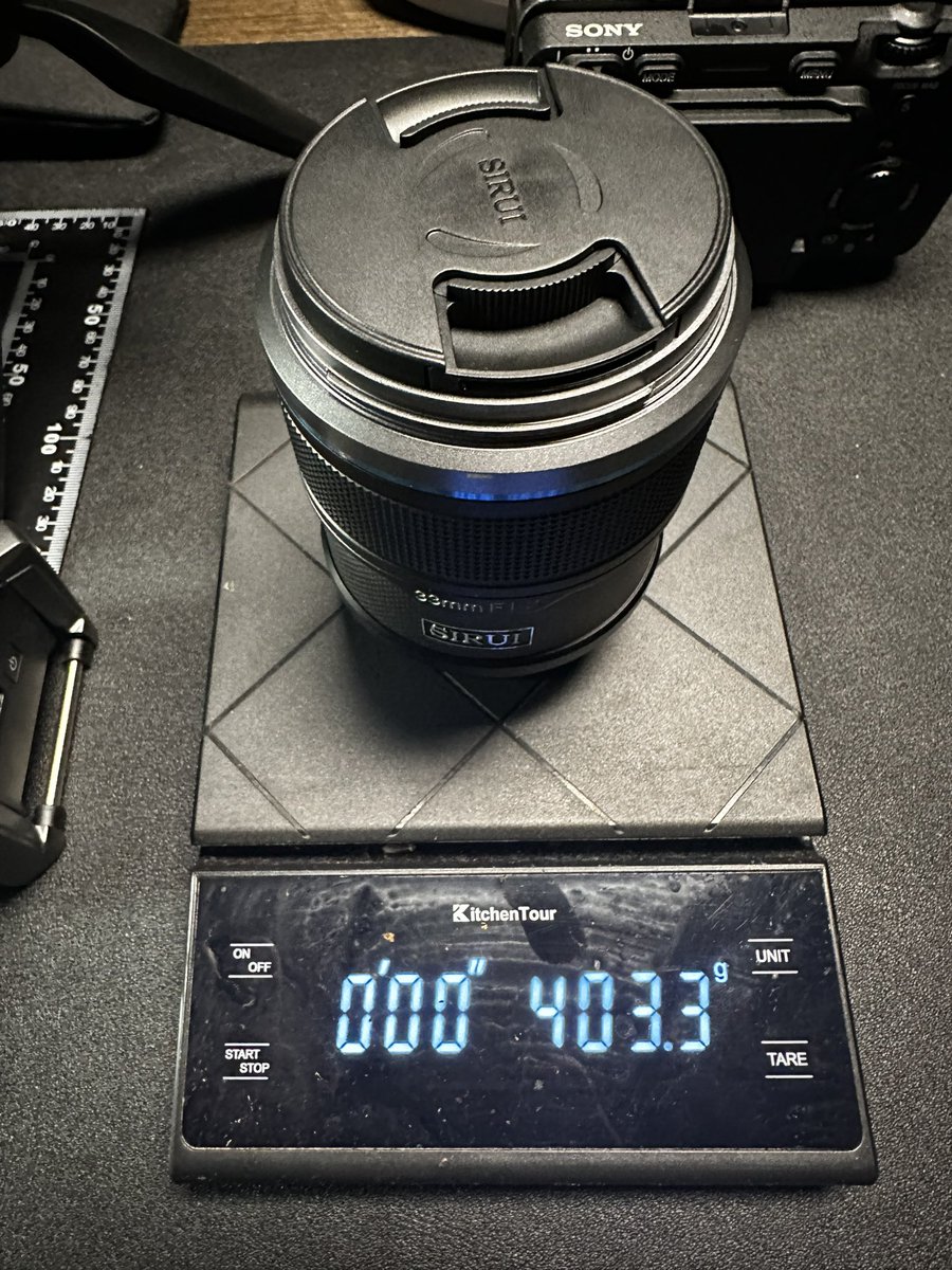 418 grams doesn’t sound like a lot, until you’ve been holding a camera for 12 hours.