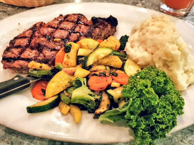 Sierra598581524's tweet photo. Having  my lunch of Sauteed vegetables, mashed potatoes and steak🥩 🥔🥕. What is missing here? https://t.co/fh8tXvJDSb