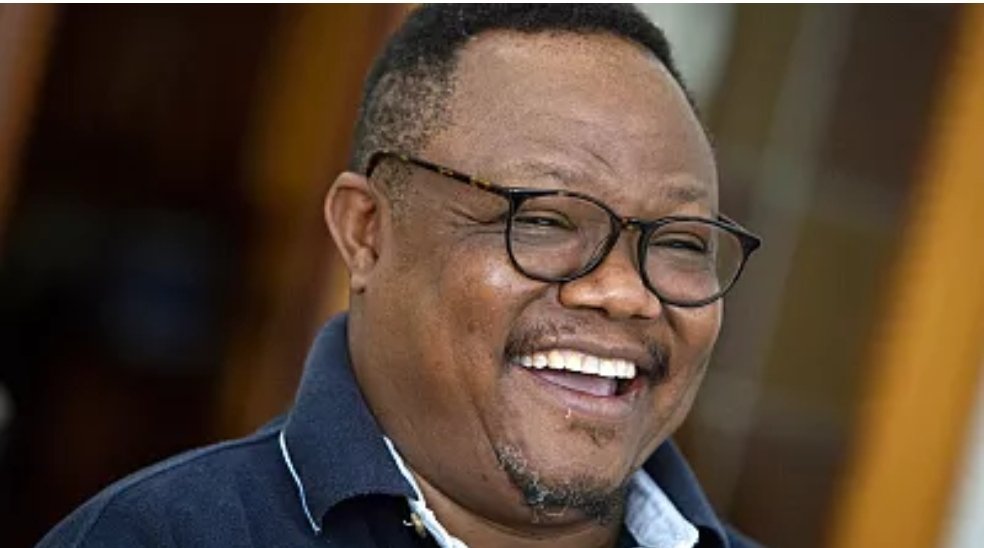 Siku hizi kila nikirudi home after work naingia youtube kumsikiliza @TunduALissu,sina ninachoangalia zaidi ya hotuba za Lissu. 
Guys, there is hope with Lissu,a God-given. Let's go with Tundu Lissu. Ukombozi wa Tanganyika #KatibaMpya na ulinzi wa mali zetu.
#TutaelewanaTu