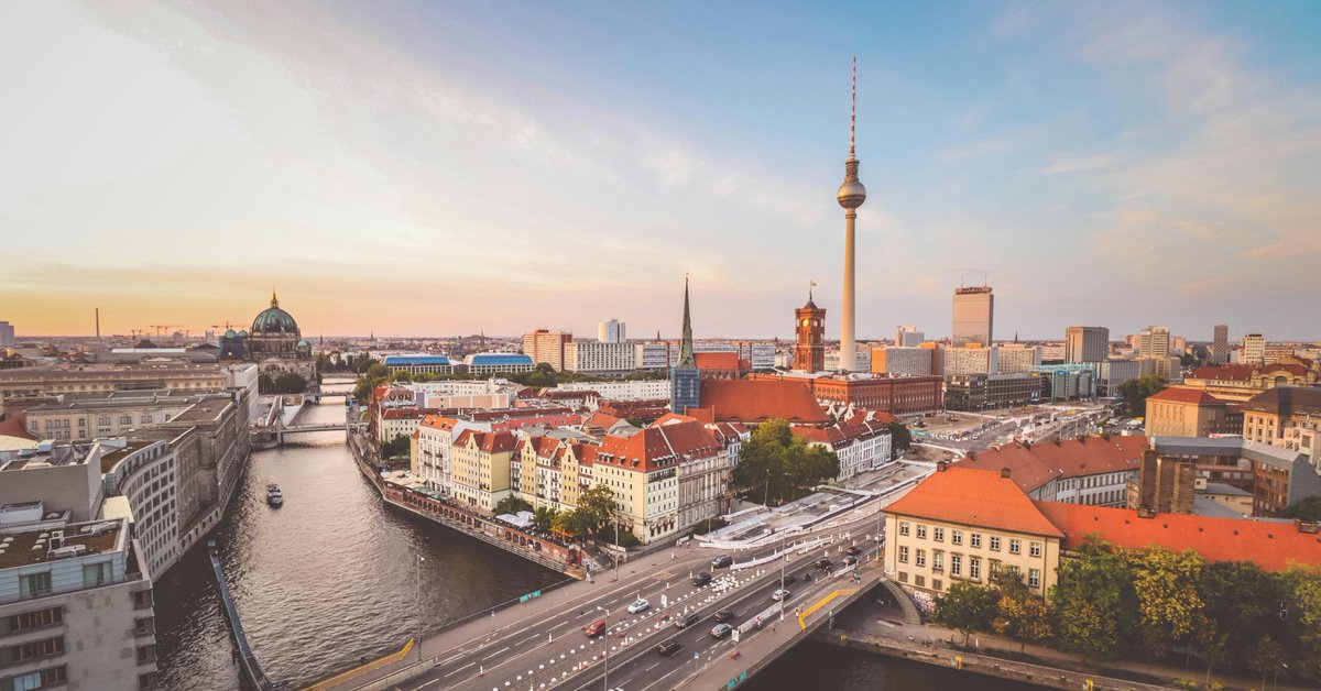 Berlin is set to play host to Longevity Week for the first time!🙌 

Longevity Week Berlin is a gathering of founders, doctors and global experts in #longevity, #healthyageing & #prevention. 

Check out the full program here: bit.ly/3y22Ez2

#ageingintelligence