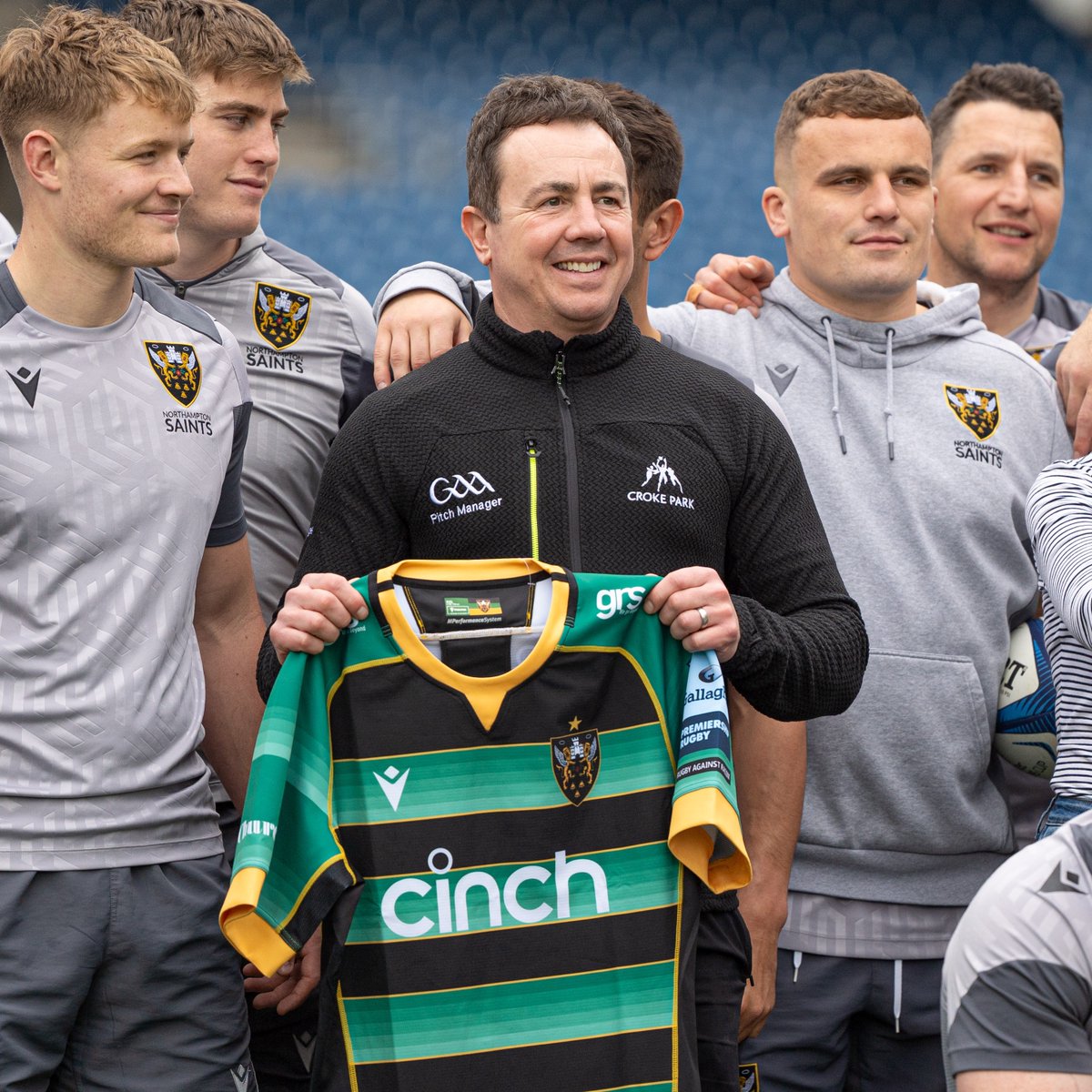 A Saint in Dublin 😇☘️ It was our pleasure to present Stuart Wilson, Pitch Manager @CrokePark and life-long Saints supporter, with a signed jersey this afternoon 🖤💚💛