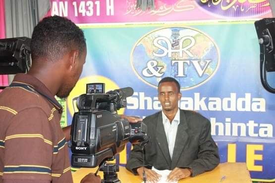 Happy #WPFD2024! Somali journalists work in incredibly difficult circumstances. It's important to recognize their role in state building and keeping the public informed. It's me & camareman Shafana at @ShabelleMedia. He was killed in Al Shabab attack on Sahafi hotel in 2015. RIP!