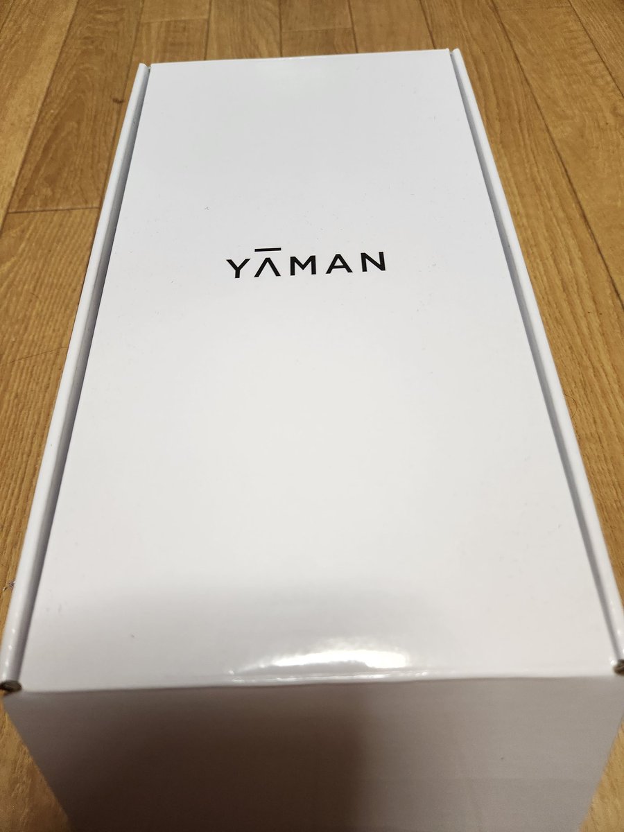 Inacchi0626's tweet photo. 新しい美容器買った(✨ Д ✨)
ヤマン？ヤーマン？
知り合いにおすすめされたから買ったけど、
俺が知らないだけで有名メーカーなの？ https://t.co/DBxhcVGy6q