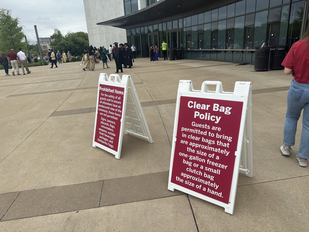 @MiaHilkowitz and I are at Assembly Hall to cover graduate commencement. Processional starts at 2:30 p.m., and the ceremony begins at 3 p.m. These signs greeted guests walking in: Follow along for live updates @idsnews