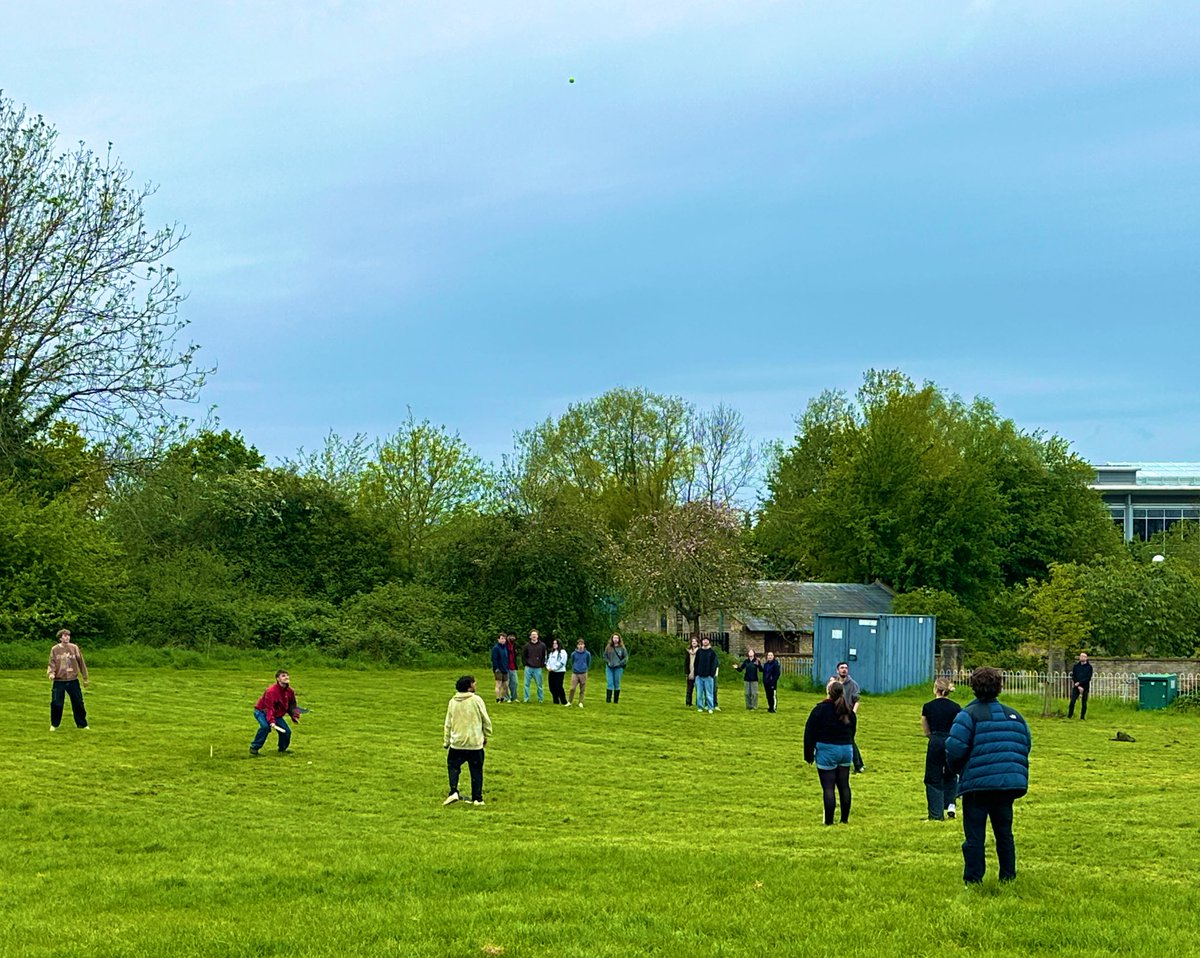 BSc and BA Geography and Env Management students celebrating the end of term with pizza and rounders this afternoon 🍕🏏 @UWEBristol @harryjwest @yourconductor @DrChrisSpencer @MariaCasadoDiaz @TallonAndrew