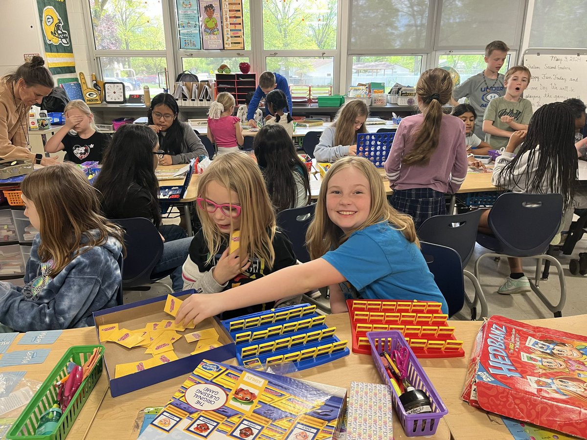 Celebrating G Game Day with our Fourth Grade Buddies in Mrs.
Corrigans class.