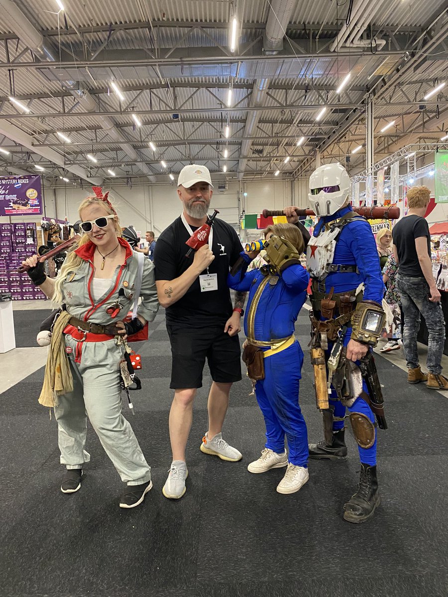 One of my highlights, meeting a full #Fallout family at Comic Con Stockholm.