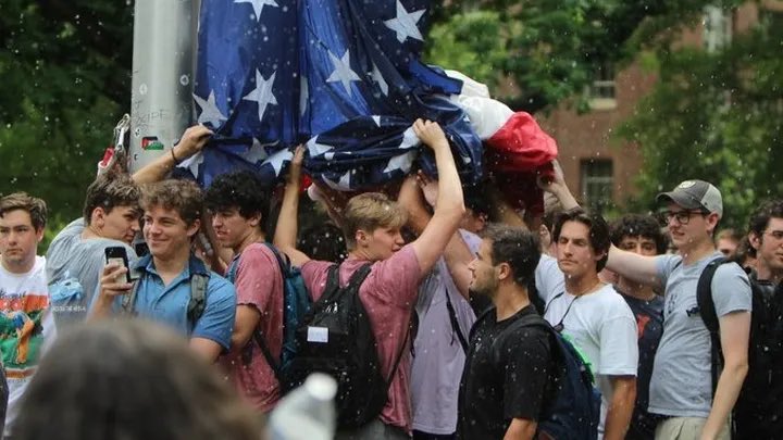 Over $500,000 has been raised for the group of fraternity boys who defended the American flag amidst an onslaught of attacks from pro-Palestine activists. 

The GoFundMe page has received over $516,000 within days after students from the Pi Kappa Phi fraternity protected the flag…
