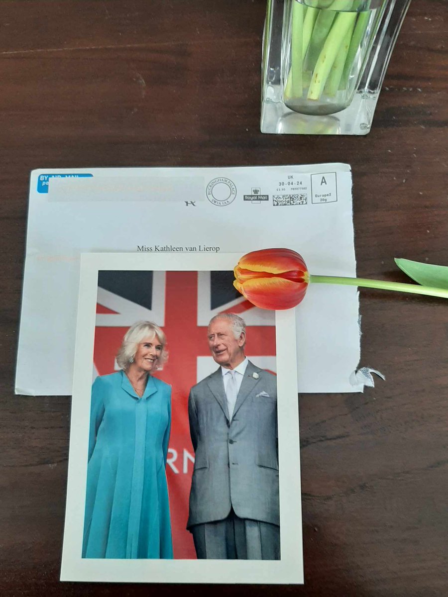 New Royal Reply 👑✒️📩 from Queen Camilla. allaboutroyalfamilies.blogspot.com #royalreply #royalwriting 2024 picture of the royal card was taken by Samir Hussein.