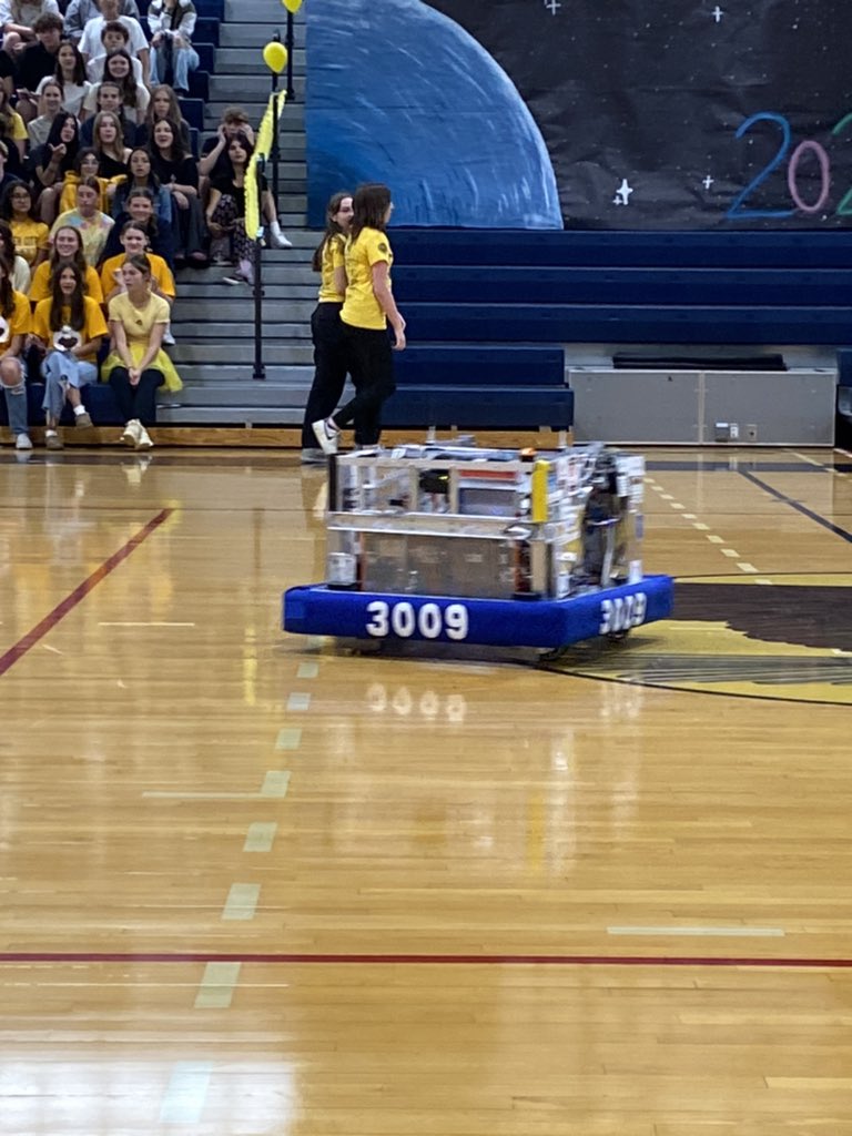 boulder_hs's tweet image. Celebrating our 1st place alliance robotics team at the Assembly!  #bchs41 #lastassembly