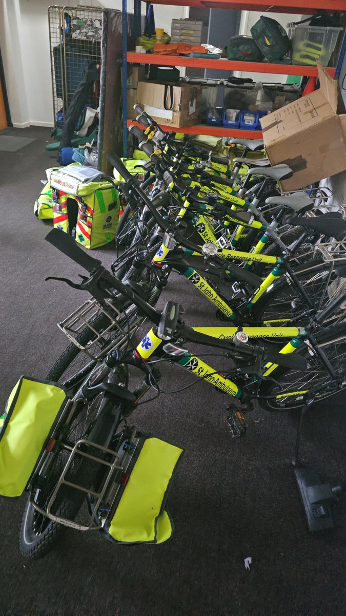 SJA_DConlon's tweet image. Continuing my @stjohnambulance #eventmanager presentation this evening helping @SJAWestCRU lead @jxckkgn check and load his team&apos;s bikes ready for Sunday 
#teamwork