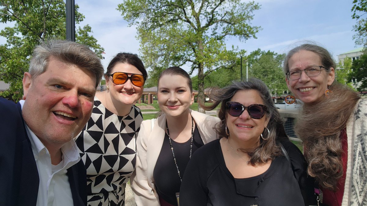 Great convo with Rep Blair -Sherlock, who worked tirelessly as the sponsor of HB5020 (Dual Credit).  It passed the House and now is in the Senate.  This bill is important for the students of Illinois <a href="/staterep46/">State Representative Diane Blair-Sherlock</a> <a href="/LENDDUPAGE/">LEND</a> <a href="/EdRedNews/">ED-RED</a>