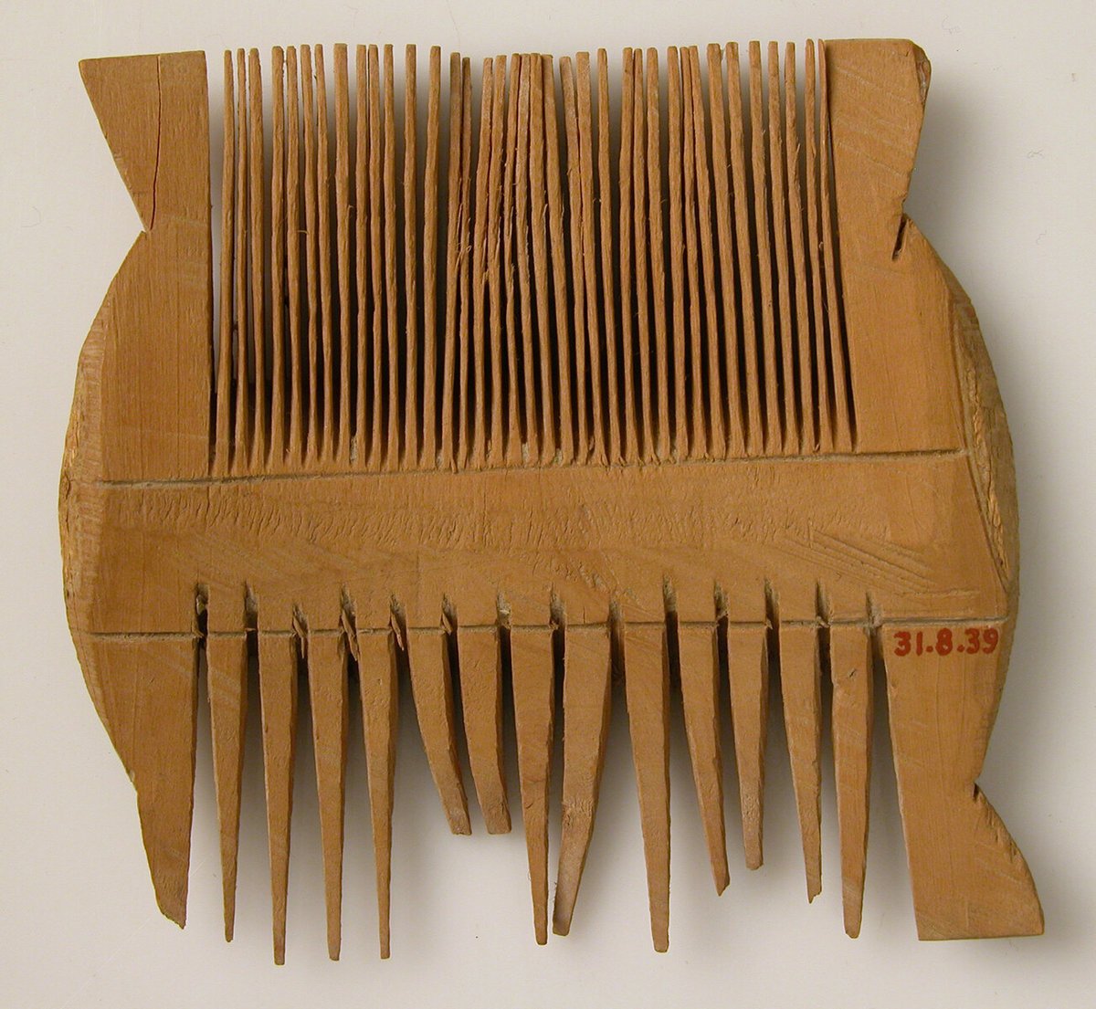 Comb metmuseum.org/art/collection…