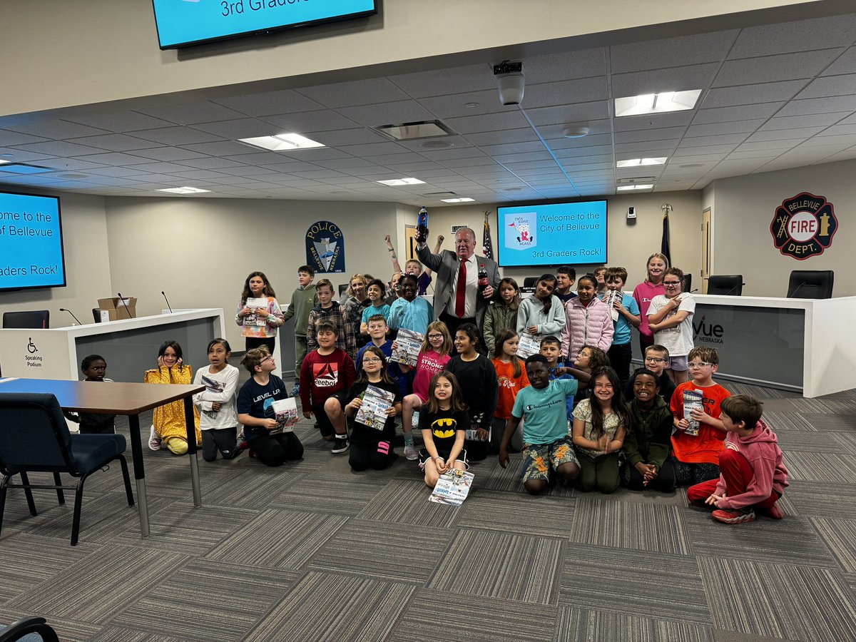 @TwinRidgeBears 3rd Graders were able to take their Government Unit to the next level as they met Mayor Hike, toured the City hall offices/Council Chambers, met Officer Brown, & participated in a mock city council meeting! Thank you @MOBnebraska ! #bpsne #teambps @BellevueSchools