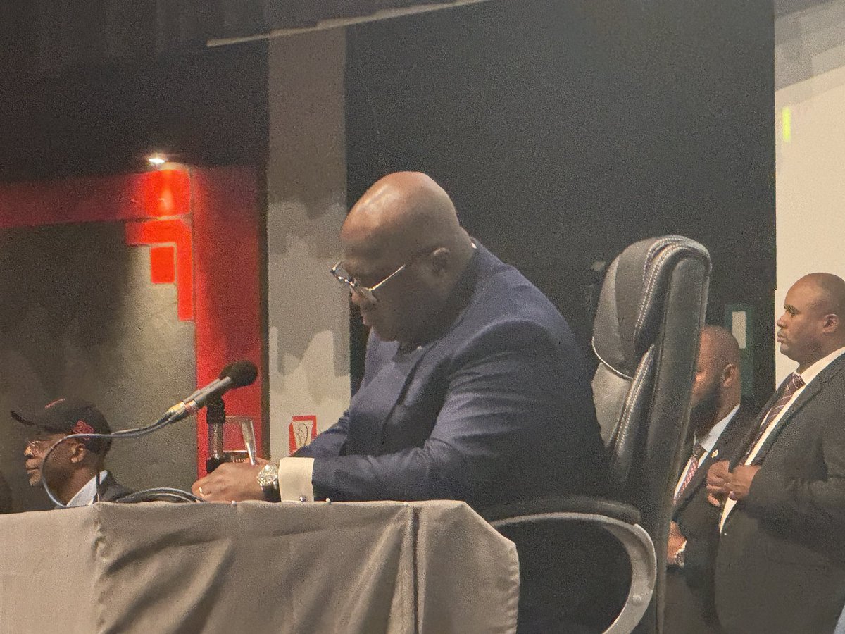 Le président #Tshisekedi reporte son voyage en #Hongrie. « À cause de la dégradation de la situation, j’ai dû annuler mon voyage officiel en Hongrie pour retourner au pays et gérer les derniers développements de la situation à l’Est », où 14 personnes ont été tuées vendredi, a…