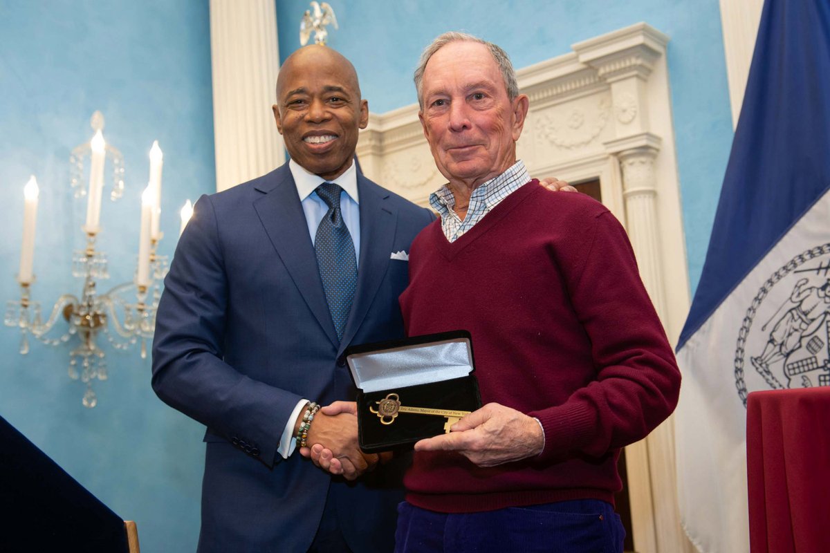 I want to congratulate my friend and former Mayor @MikeBloomberg for being selected to receive the Presidential Medal of Freedom. During his years in public service, he has advocated for our kids and worked hard to keep them safe from the scourge of gun violence — causes that…