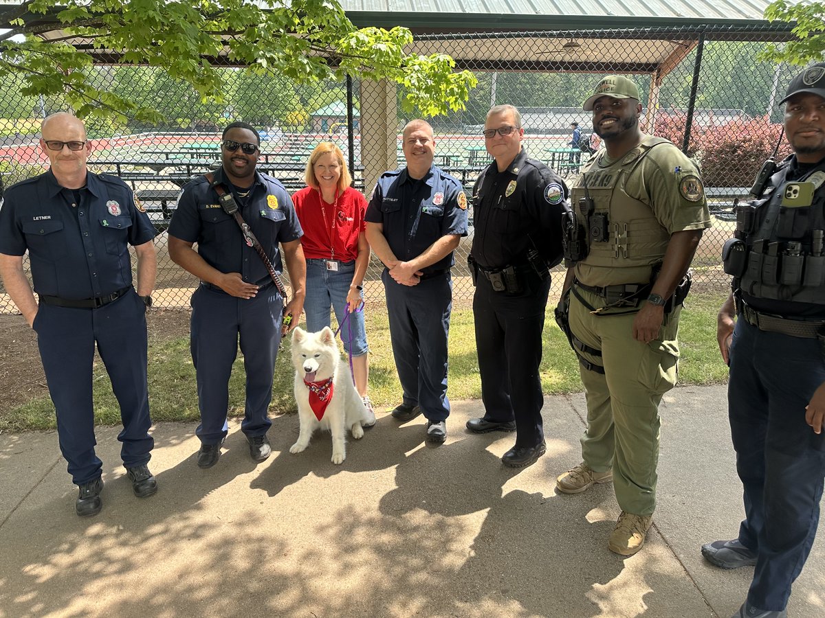 RoswellGAFire's tweet photo. #TeamRFD is proud to participate in Roswell High School's Mental Health Awareness event, supporting the #NoShameRoswell movement. We express our gratitude towards the school's staff and One Roswell for their efforts to break the stigma around mental health. #RoswellStrong๐๐ https://t.co/RUDe9J9b8d