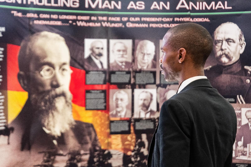 Citizens Commission on Human Rights Exhibit in a South African Township Exposed Racism and Abuse in the Psychiatric Industry bit.ly/44jbx3n The shocking history of psychiatry, including its promotion of dangerous practices and its role in suppressing people of color.