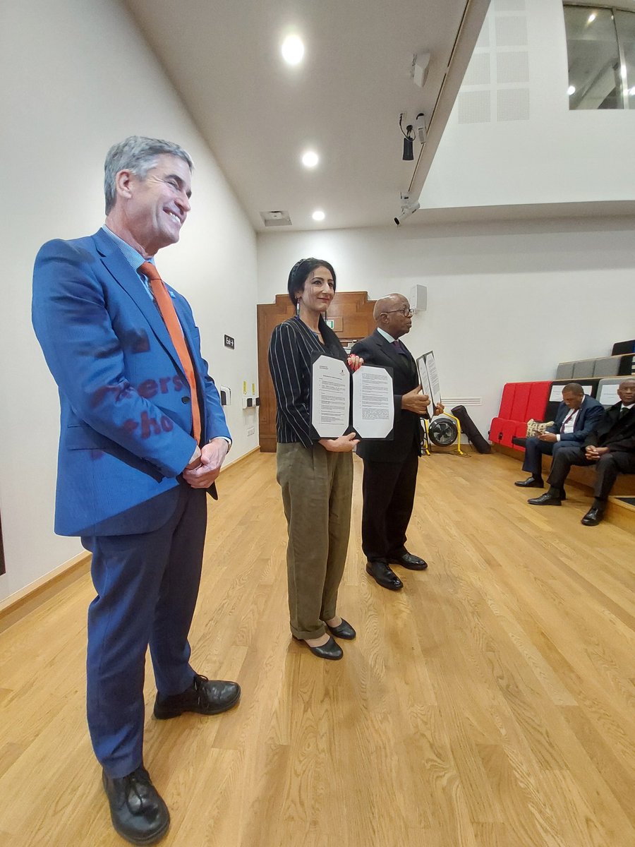 A new MoU signed and exchanged between National University of Lesotho and <a href="/UniWestminster/">University of Westminster</a> in the presence of the Chancellor of NUL, His Majesty King Letsie III.

Education links continue to grow. Welcome to the family Westminster.

#Lesotho200 🇱🇸 🇬🇧