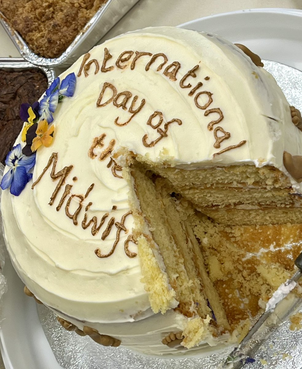 Happy International Day of the Midwife to colleagues @enherts and across the world. You do such an important job 🤰👶🏽❤️ We celebrated with (Barbie in the birthing pool) cake, of course