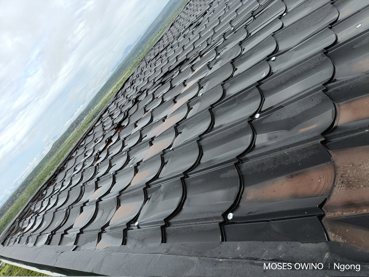 KowinoMoses's tweet image. If you are not doing high pitch roof, don&apos;t try this kind of mabati (popularly known as Zentile mabati). This is 10° pitch and it is holding water after rainfalls. Leakages nonstop. 

There are many roof covers around that can work on low pitch roofings not this one.