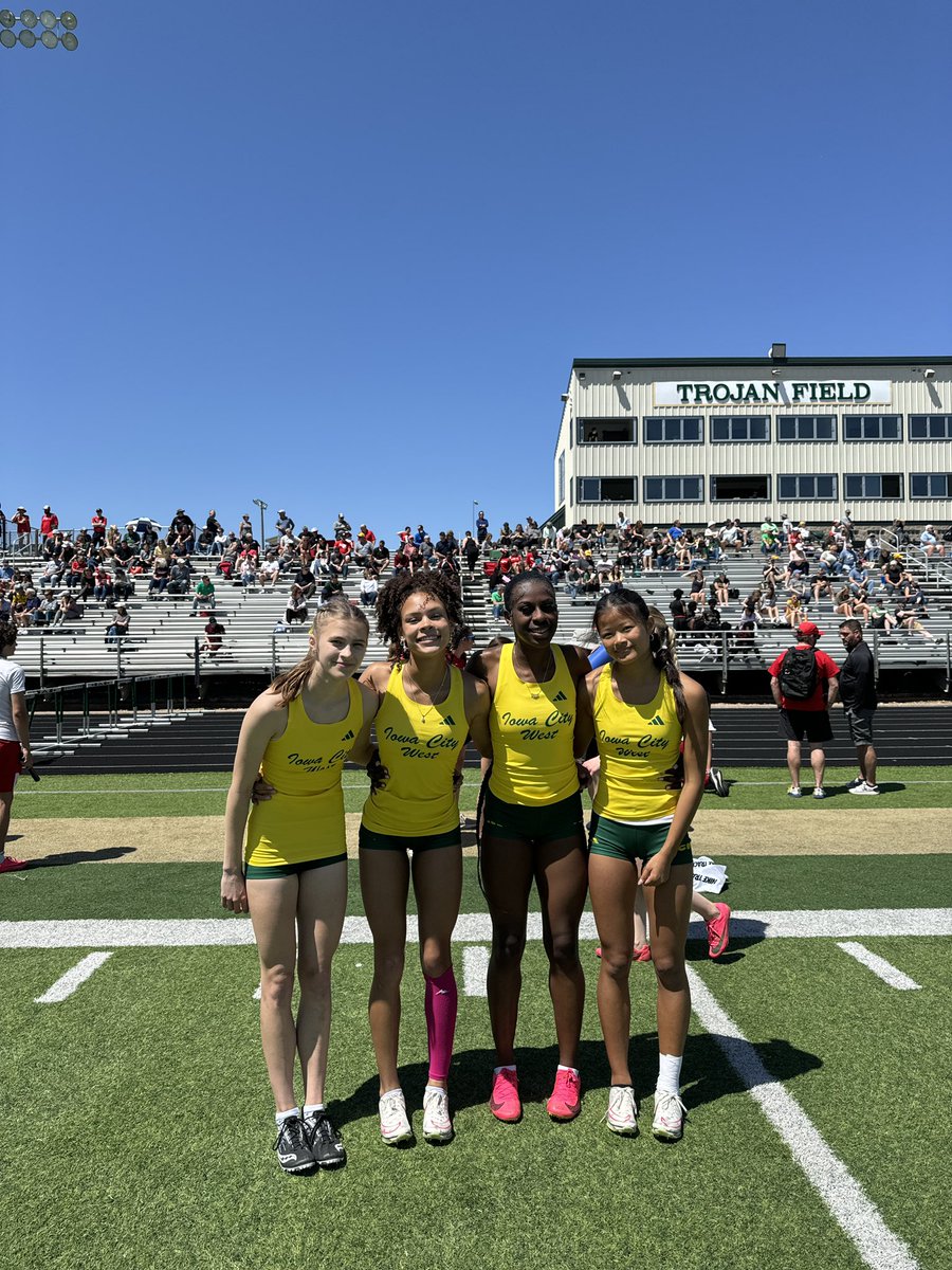 SHUTTLE HURDLE RELAY!!! Ready, set, hurdle!! Outstanding performance from Erinn Varga, Jaylin Herrin, Eriniah Carter, Sophia Olivo!!! The girls placed 1st with a time of 1:06.26!!
