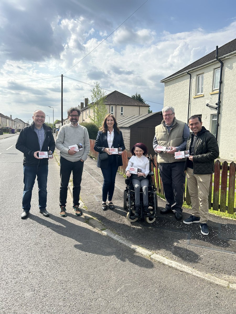 Great to get out for @maryhume21 in Killwinning today. A retired Headteacher who will be a strong voice for the area. Enjoyed hearing all about her passion for fighting people’s corner💪🌹. If you live there, please vote @ScottishLabour in the by election on Thursday 9th🌹.
