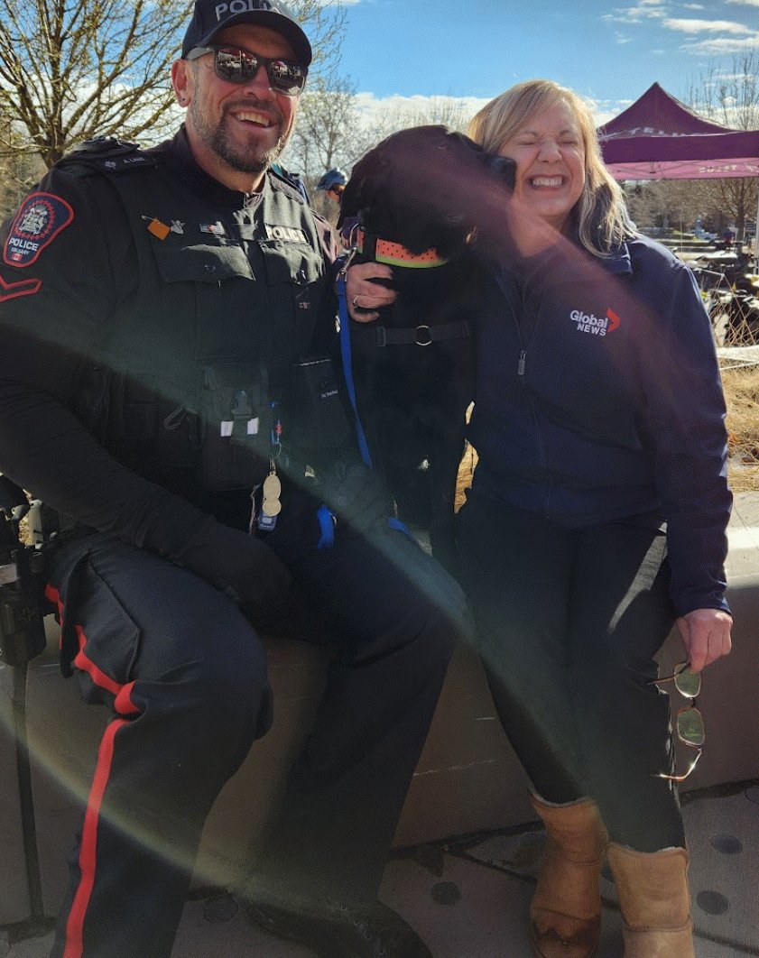 Great visit with Cst Lang & @CalgaryPolice trauma dog Melon. This crew works to comfort & support trauma victims. Melon gives the BEST hugs!