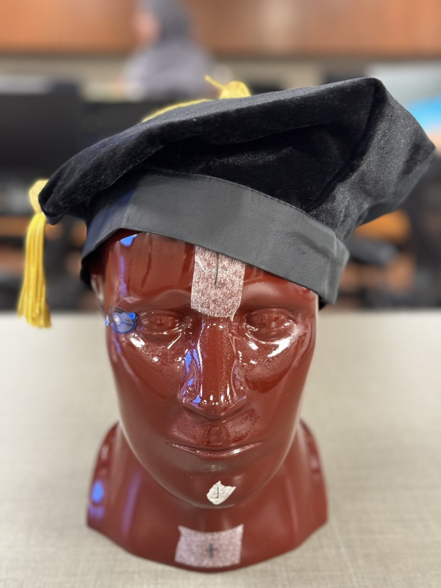 UToledoMedPhys's tweet photo. Happy graduation to all those graduating in RT, rad onc and med phys! https://t.co/m2dyjJiWVQ