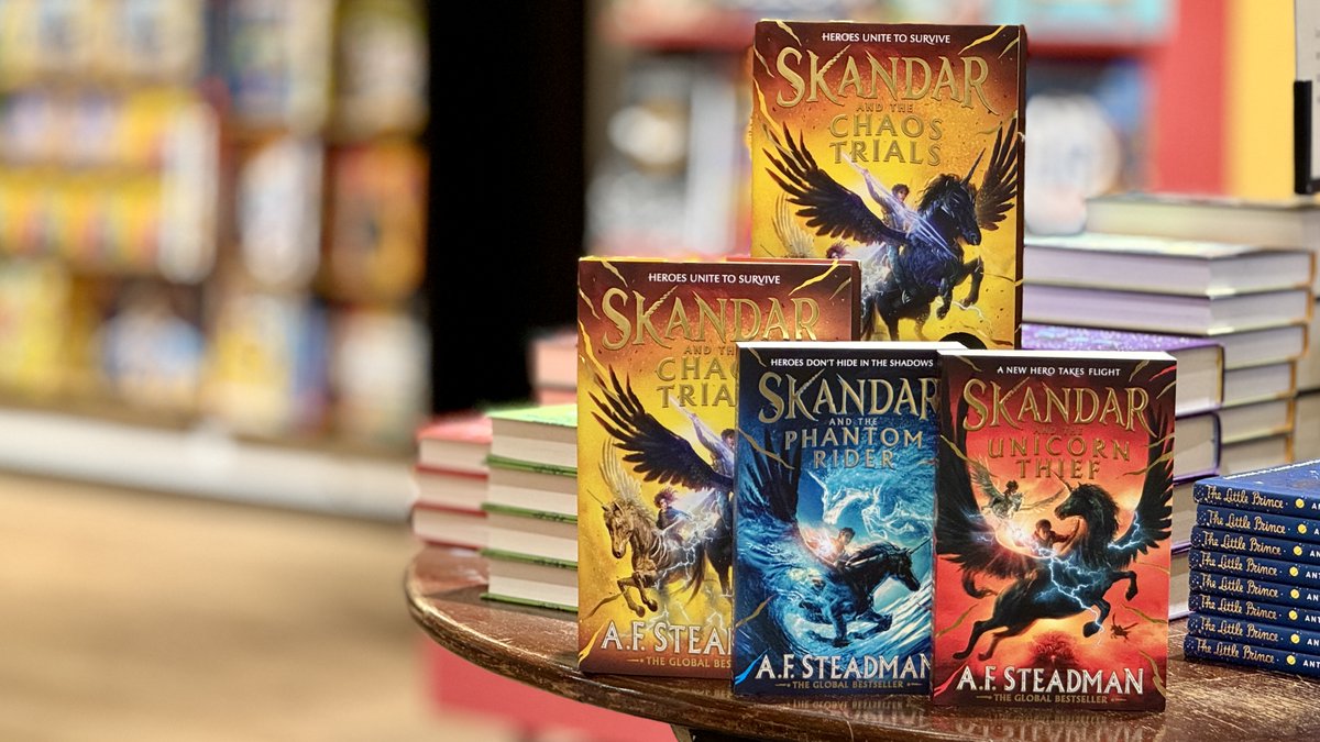 Last month saw the triumphant return of Skandar Smith in @annabelwriter's epic fantasy adventure series, Skandar and The Chaos Trials! With heroes and unicorns as you've never seen them before, you can shop the whole series here: bit.ly/3JJqan5 @simonkids_UK